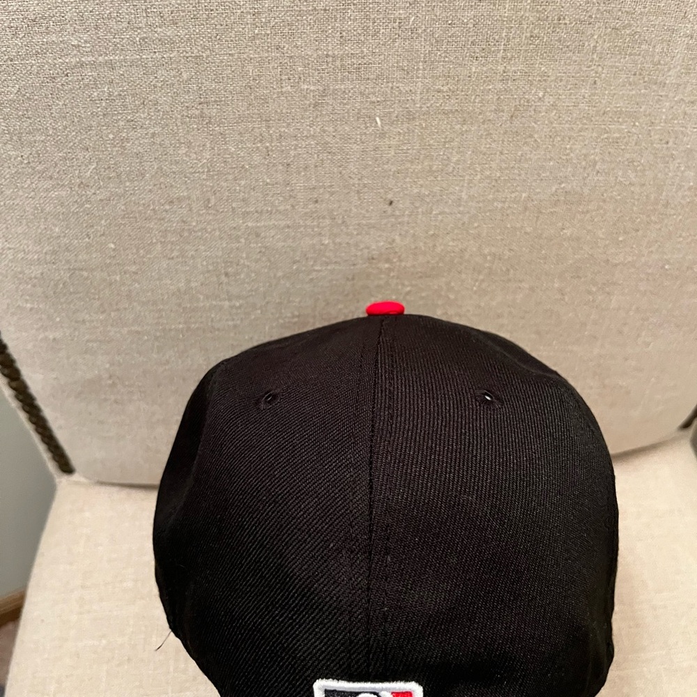 New Era Black and Red Cap with Gold Emblem - Picture 4 of 6